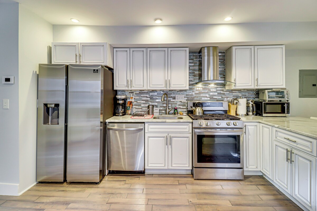 3 Mi to National Mall: DC Apt w/ Fenced Yard