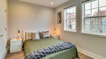 2 bedrooms, desk, iron/ironing board, WiFi