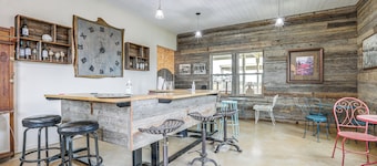 On-Site Winery: Rural Plymouth Getaway!