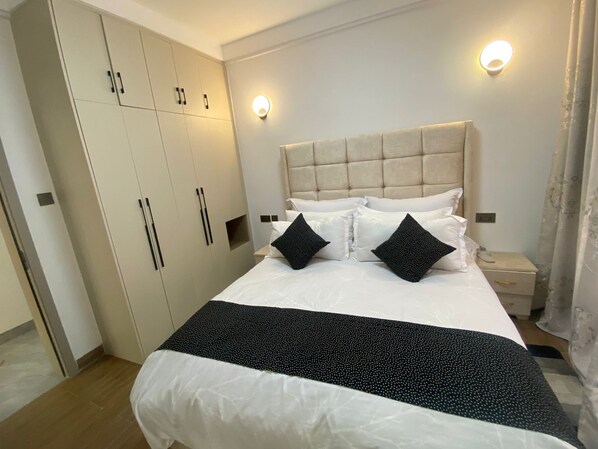 2 bedrooms, iron/ironing board, WiFi, bed sheets - 2-bedroom apartment in located in Nairobi, kilimani. swiming pool/gym/play-area (Nairobi)