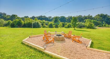 2 Mi to Dtwn Fulton: 'Meadowlark' Home w/ Deck!