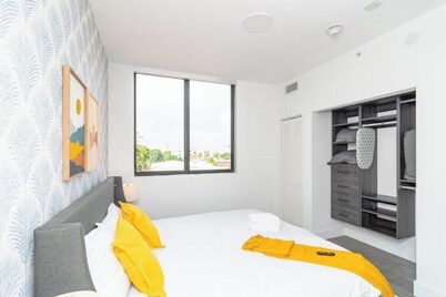King Bed 2B/2Ba Oasis minutes to Brickell 6 guests