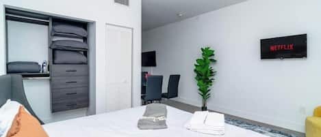 1 chambre, fer et planche à repasser, Wi-Fi, draps fournis