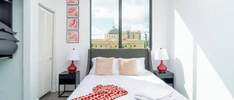 2 sovrum, strykjärn/strykbräda och sängkläder