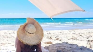 Accommodatie ligt op het strand, gratis strandhuisjes, ligstoelen