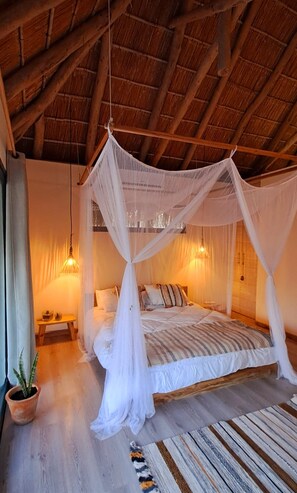 2 bedrooms, premium bedding, down duvets, Select Comfort beds - Sunset Villa - Luxury Beachfront Villa with Private Pool by Karula Sand Villas (Inhambane)