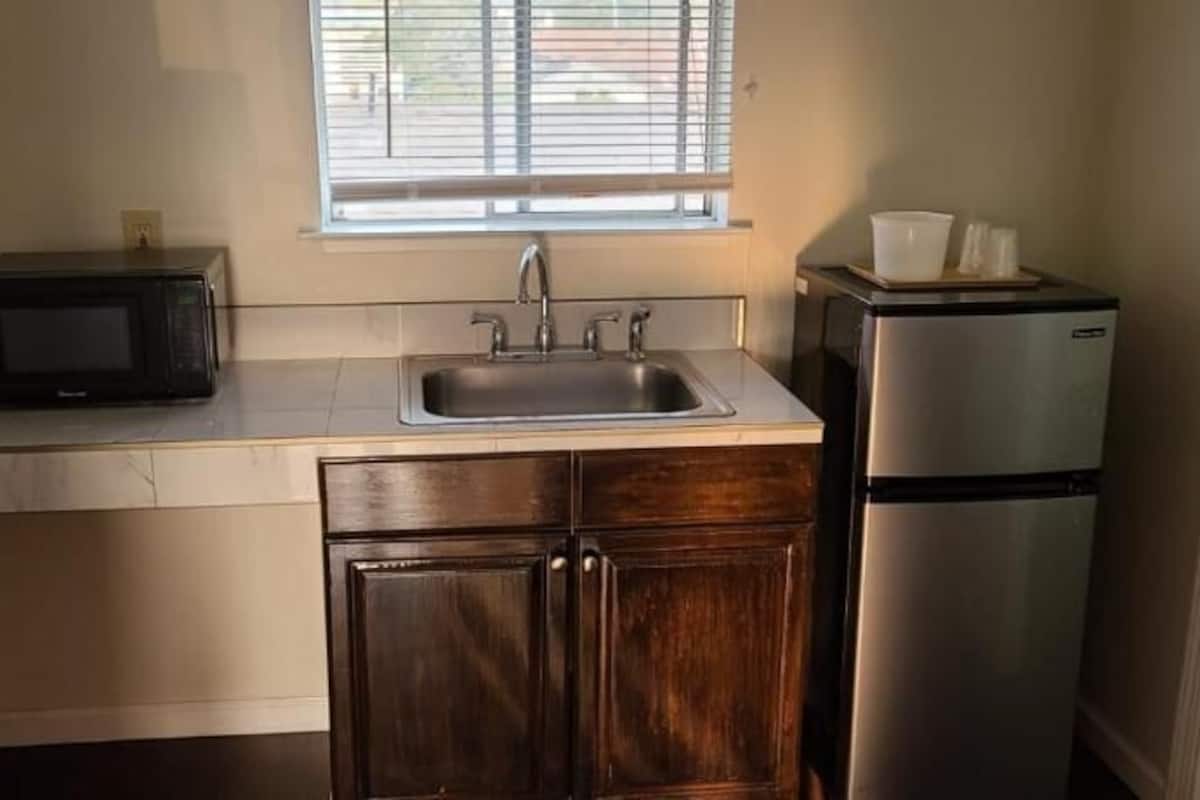 Deluxe Double Room, Non Smoking | Private kitchen | Mini-fridge, microwave