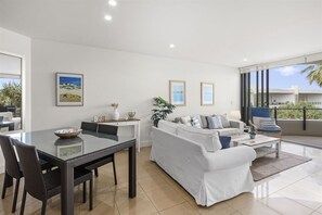 TV, DVD player - Cotton Beach - 2 Bedroom Rooftop Haven (Casuarina)