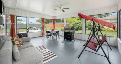 Cozy 1-Bedroom Retreat Near Downtown & Legoland