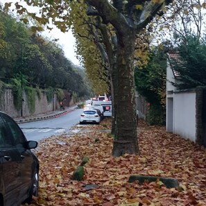 Parkplätze auf dem Gelände