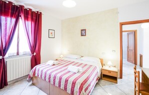 2 habitaciones, cuna de viaje, wifi gratis y ropa de cama