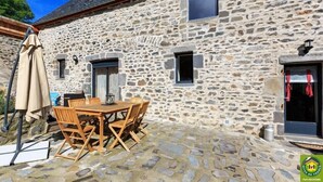 Outdoor dining - L'Etable - ORCIVAL - Gîte (ORCIVAL)