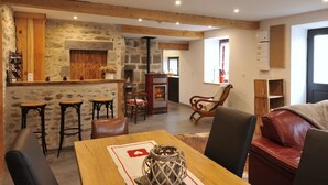 Dining - L'Etable - ORCIVAL - Gîte (ORCIVAL)