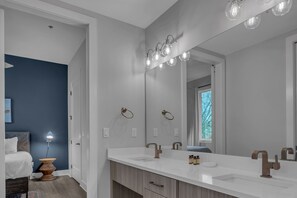 Sèche-cheveux, serviettes fournies