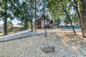 Property grounds - Chisum Trail -Mtn Cabin/Alto CC/Close to Alto Lake (Alto)