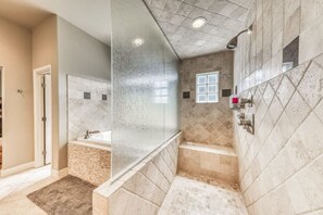 Dusche, Whirlpool, Haartrockner, Handtücher