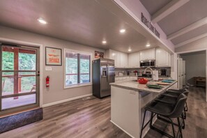 Fridge, microwave, oven, stovetop - Bears Gone Fishing- Hot Tub, Decks, Near Trails (Ruidoso)