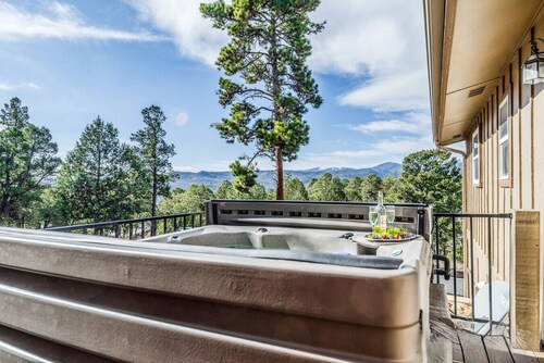 Wine & Wilderness: MTN Luxe Chalet/ Hot Tub/ Views