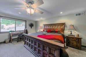 4 bedrooms, desk, iron/ironing board, travel crib