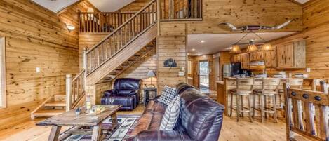 Una Smart TV, una chimenea, libros