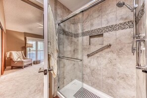 Shower, hair dryer, towels - Fancy Like- 2 mi to Alto Lake/golf views/gorgeous! (Alto)