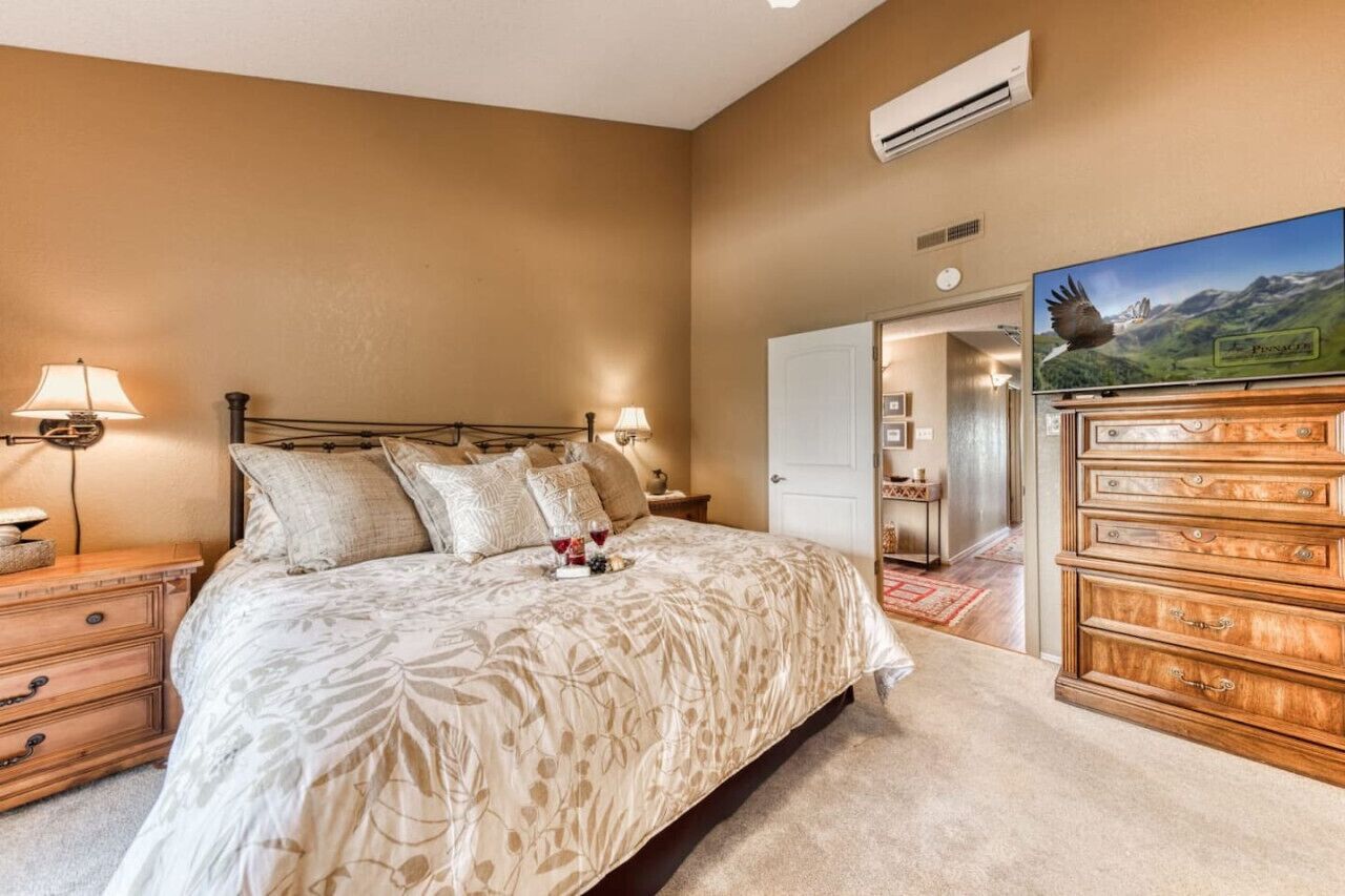 2 chambres, bureau, fer et planche à repasser, accès au Wi-Fi (inclus)