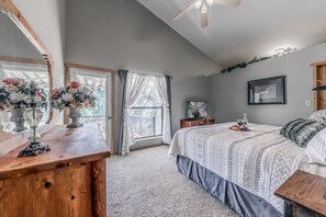 3 slaapkamers, een bureau, een strijkplank/strijkijzer, gratis wifi