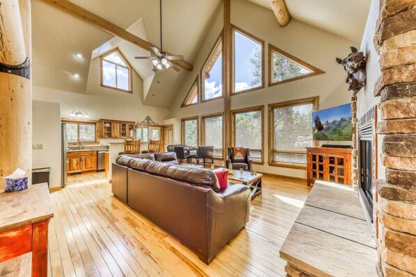 Smart TV, fireplace, offices