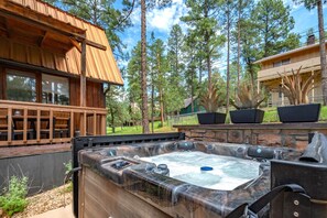 Bañera de hidromasaje al aire libre