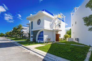 Front of property - 3-BR Villa with Pool & Rooftop Jacuzzi (Punta Cana)