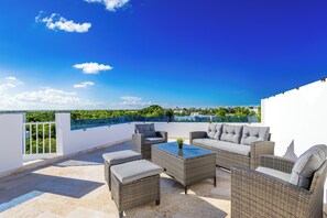 Rooftop terrace - 3-BR Villa with Pool & Rooftop Jacuzzi (Punta Cana)