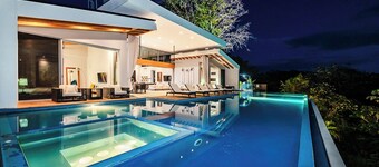 Luxury 4 bedroom Dream-Villa with breathtaking views to the jungle and ocean