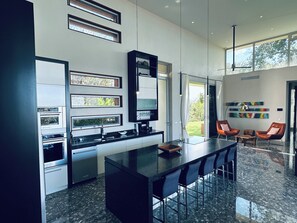 Microwave, oven, stovetop, dishwasher - Luxury 4 bedroom Dream-Villa with breathtaking views to the jungle and ocean (Ostional)