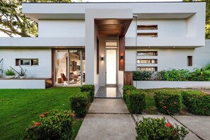 Exterior detail - Luxury 4 bedroom Dream-Villa with breathtaking views to the jungle and ocean (Ostional)