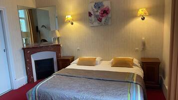 Dobbeltrom, elveutsikt | Skrivebord, skrivebord for bærbar PC, lydisolert og wi-fi (inkludert)