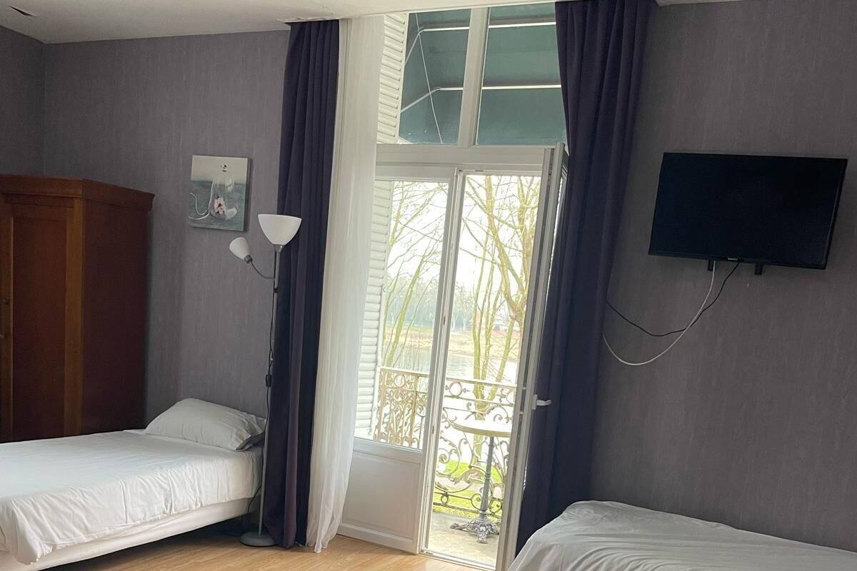 Comfort Quadruple Room | Desk, laptop workspace, soundproofing, WiFi (free)