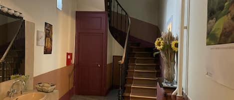 Tomannsrom, bakgårdsutsikt | Oppholdsområde