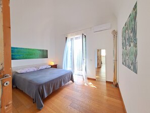 3 bedrooms, free WiFi, bed sheets - The Sicilian (Acireale)