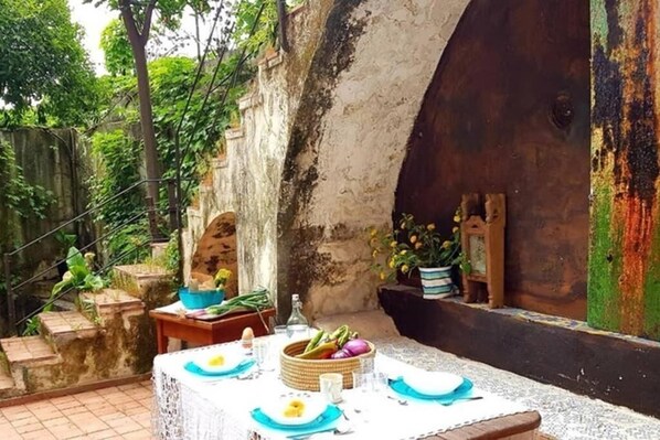 Outdoor dining - The Sicilian (Acireale)