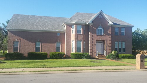 David's Fun House - Sleeps 24. Pool Table, Ping Pong, Piano.
5 Bedrooms, 3 Baths