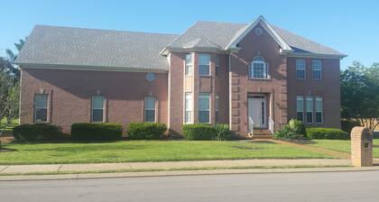 David's Fun House - Sleeps 24. Pool Table, Ping Pong, Piano.
5 Bedrooms, 3 Baths