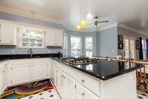 Fridge, microwave, oven, stovetop - David's Fun House - Sleeps 24. Pool Table, Ping Pong, Piano.
5 Bedrooms, 3 Baths (Murfreesboro)