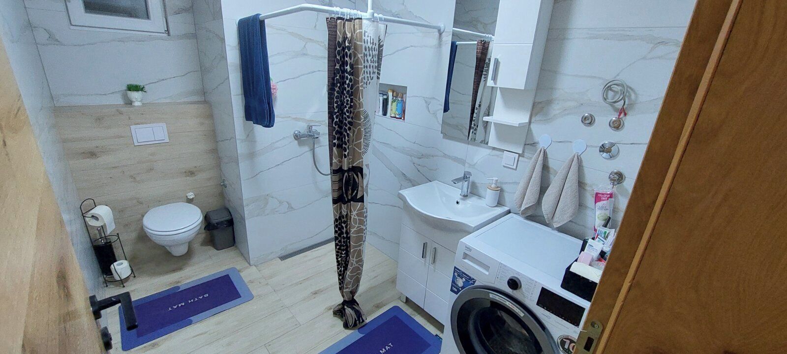 Suihku, ympäristöystävälliset hygieniatuotteet, hiustenkuivaaja