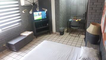 1 Schlafzimmer, Schreibtisch, WLAN