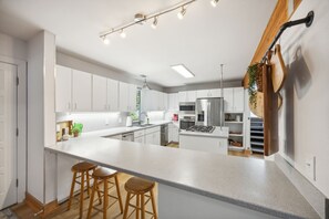 Fridge, microwave, oven, stovetop - Doom--Home Owned by Renowned Game Designer (Rockwall)