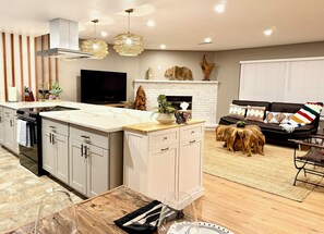 Interior - The Ultimate Mountain Retreat - Yosemite, Bass Lake (Oakhurst)