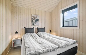 3 bedrooms, travel crib, free WiFi