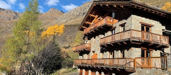 6-7 BED APARTMENT NEAR SHOPS AND SKI SLOPES IN BONNEVAL SUR ARC