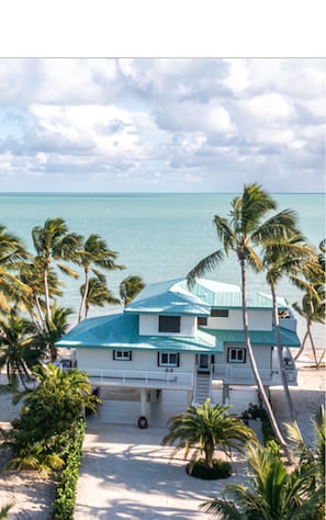 Exterior - Beautiful ocean front private beach 2-bedroom house gorgeous views Isla morada (Islamorada)