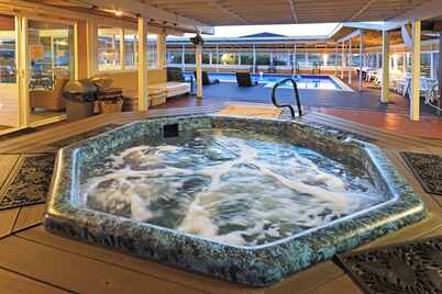 Beachwood Condos& Resort, Ocean Side Condo with 1 King Bed & Kitchen near beach